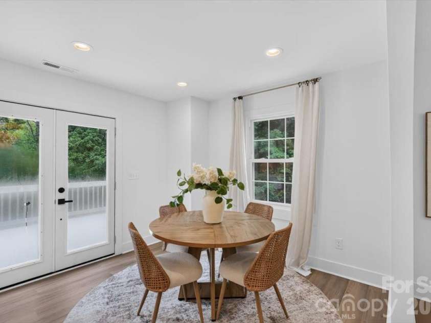 4752 Autumn Leaf Lane, Charlotte, NC 28277.  MLS# CAR4408724, YatesRealty ID 46226. 