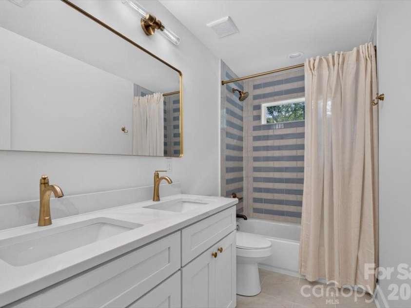 4752 Autumn Leaf Lane, Charlotte, NC 28277.  MLS# CAR4408724, YatesRealty ID 46226. 