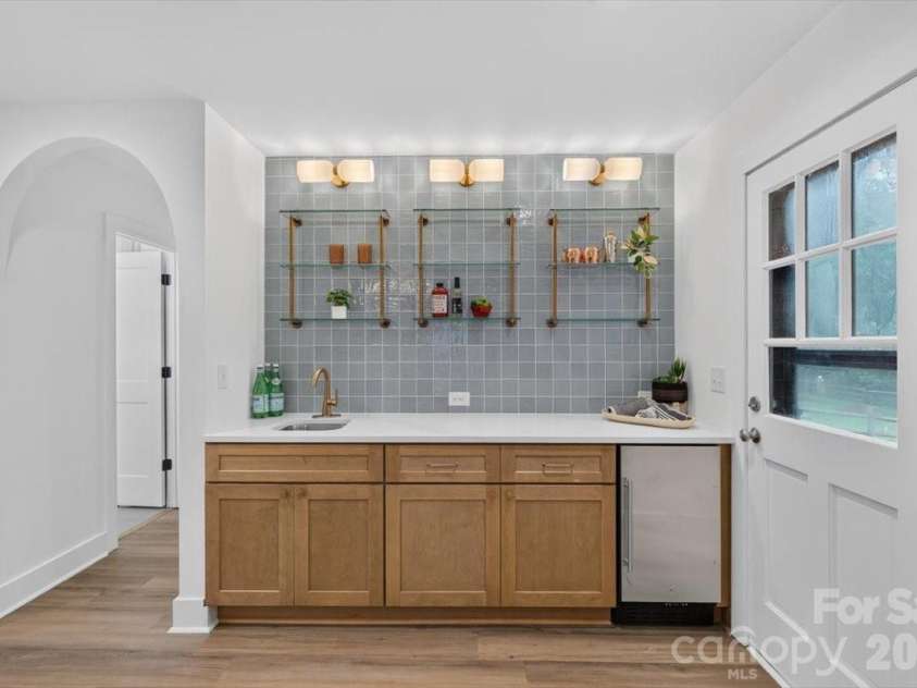 4752 Autumn Leaf Lane, Charlotte, NC 28277.  MLS# CAR4408724, YatesRealty ID 46226. 