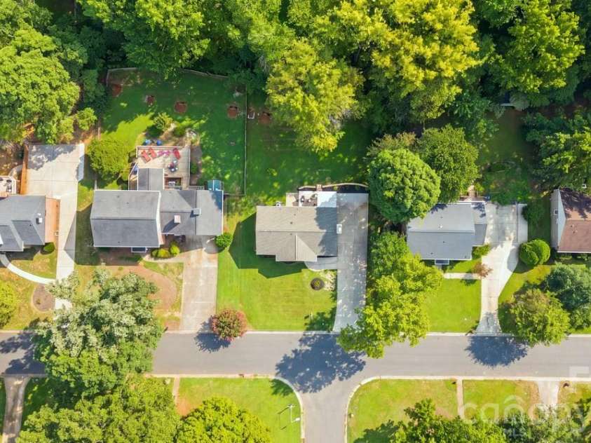 4752 Autumn Leaf Lane, Charlotte, NC 28277.  MLS# CAR4408724, YatesRealty ID 46226. 