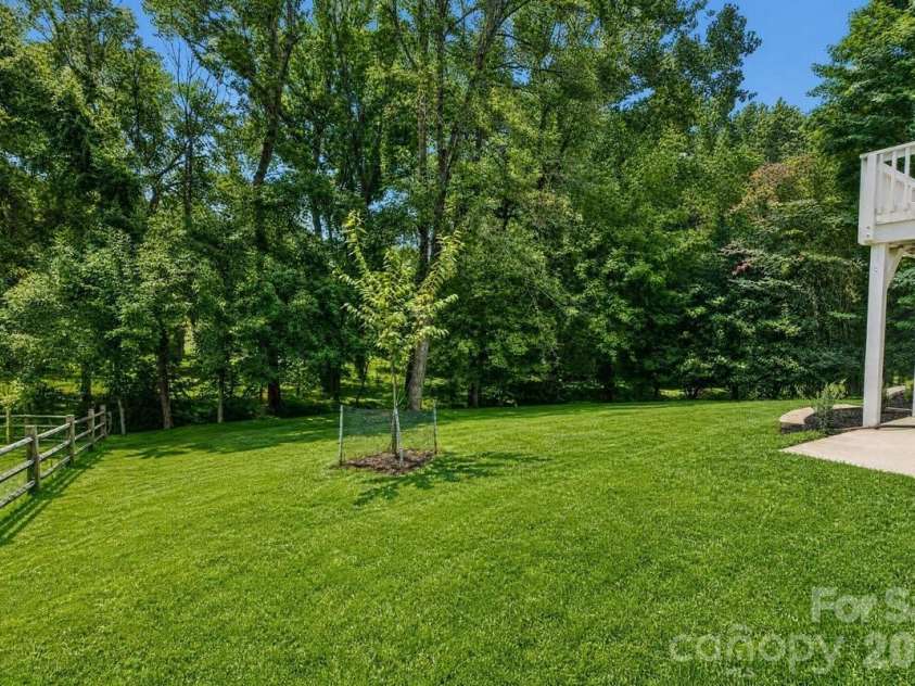 4752 Autumn Leaf Lane, Charlotte, NC 28277.  MLS# CAR4408724, YatesRealty ID 46226. 