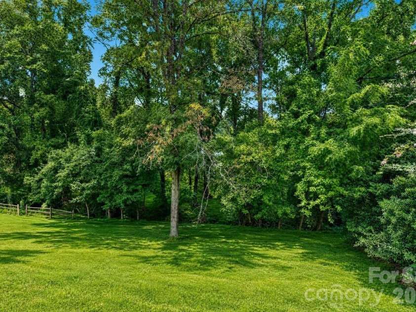 4752 Autumn Leaf Lane, Charlotte, NC 28277.  MLS# CAR4408724, YatesRealty ID 46226. 