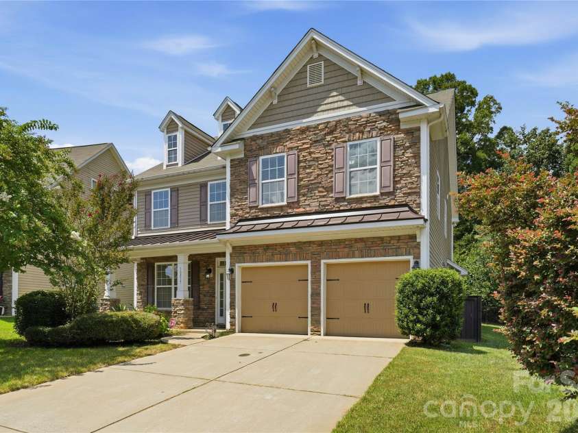 10817 Bere Island Drive, Charlotte, NC 28278.  MLS# CAR4410696, YatesRealty ID 46227. 