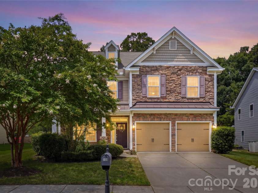 10817 Bere Island Drive, Charlotte, NC 28278.  MLS# CAR4410696, YatesRealty ID 46227. 