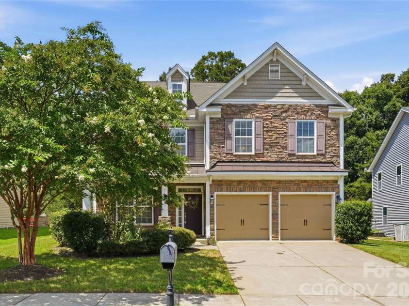 10817 Bere Island Drive, Charlotte, NC 28278.  MLS# CAR4410696, YatesRealty ID 46227. 