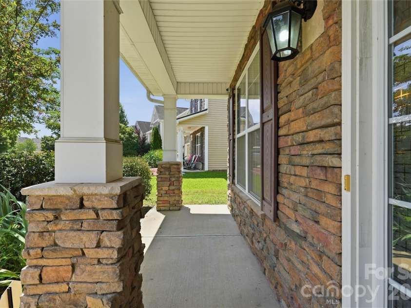 10817 Bere Island Drive, Charlotte, NC 28278.  MLS# CAR4410696, YatesRealty ID 46227. 