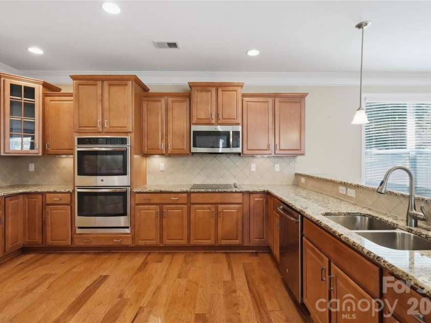 10817 Bere Island Drive, Charlotte, NC 28278.  MLS# CAR4410696, YatesRealty ID 46227. 