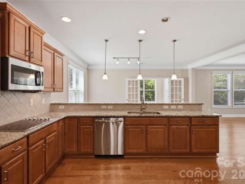 10817 Bere Island Drive, Charlotte, NC 28278.  MLS# CAR4410696, YatesRealty ID 46227. 