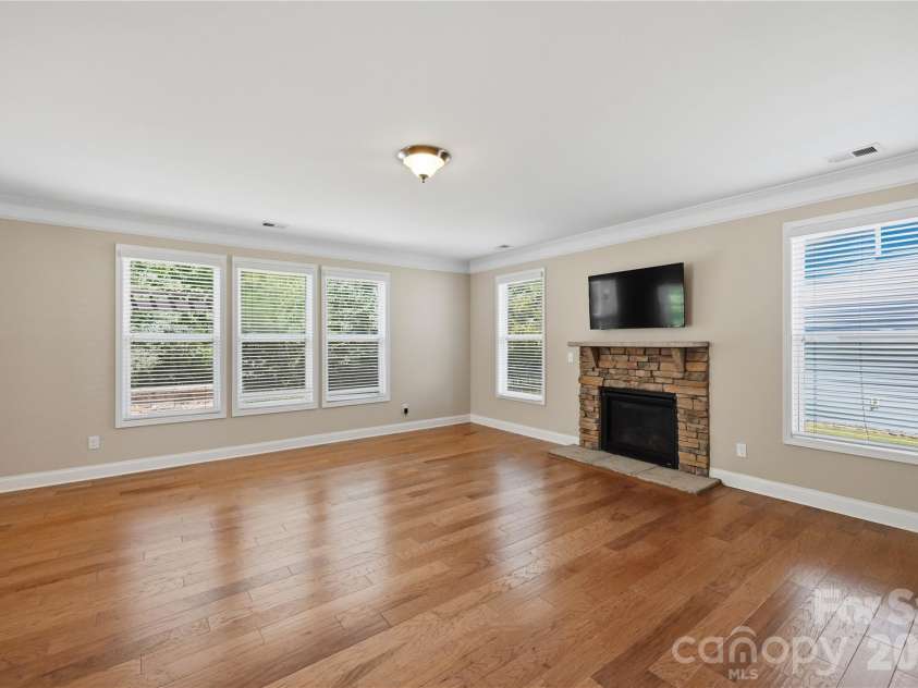 10817 Bere Island Drive, Charlotte, NC 28278.  MLS# CAR4410696, YatesRealty ID 46227. 