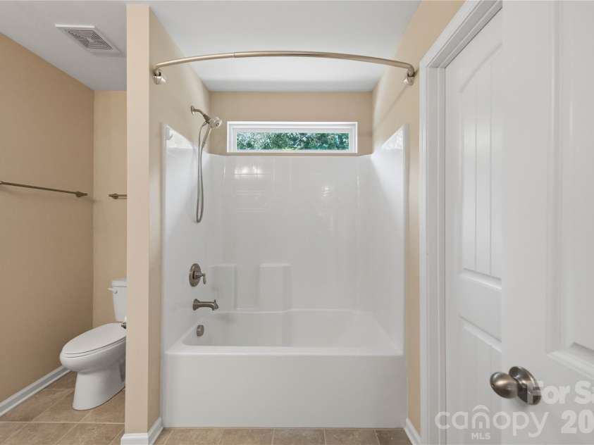 10817 Bere Island Drive, Charlotte, NC 28278.  MLS# CAR4410696, YatesRealty ID 46227. 