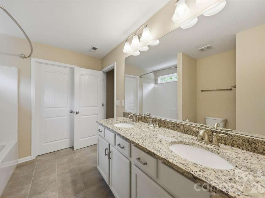 10817 Bere Island Drive, Charlotte, NC 28278.  MLS# CAR4410696, YatesRealty ID 46227. 