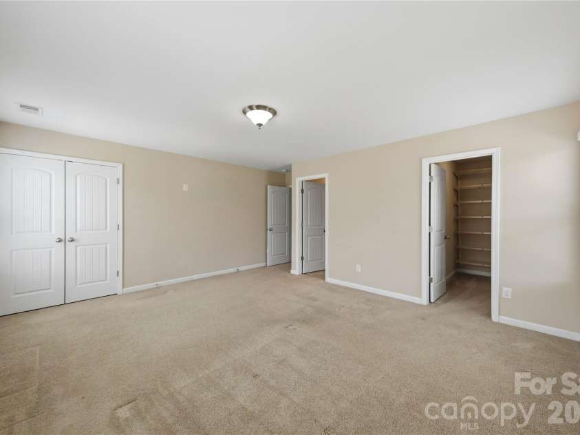 10817 Bere Island Drive, Charlotte, NC 28278.  MLS# CAR4410696, YatesRealty ID 46227. 