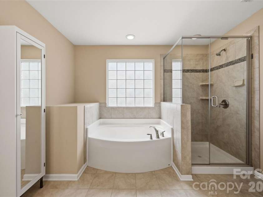 10817 Bere Island Drive, Charlotte, NC 28278.  MLS# CAR4410696, YatesRealty ID 46227. 
