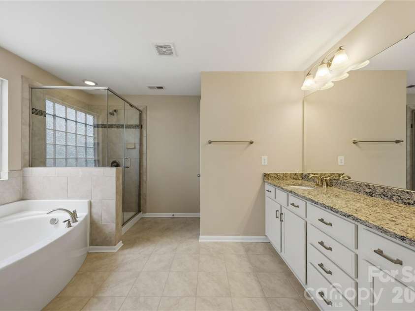 10817 Bere Island Drive, Charlotte, NC 28278.  MLS# CAR4410696, YatesRealty ID 46227. 