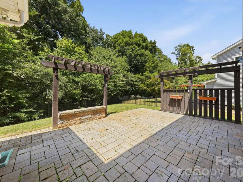 10817 Bere Island Drive, Charlotte, NC 28278.  MLS# CAR4410696, YatesRealty ID 46227. 