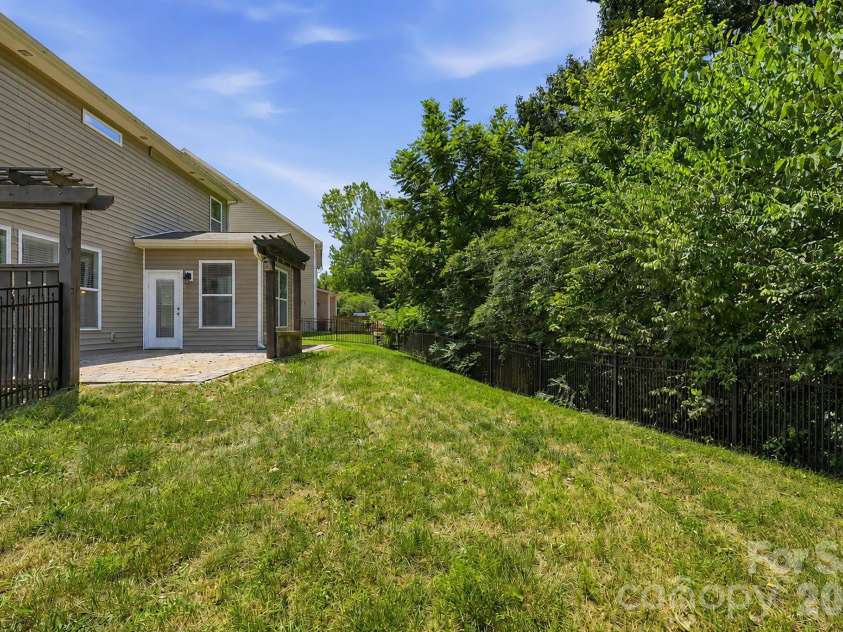 10817 Bere Island Drive, Charlotte, NC 28278.  MLS# CAR4410696, YatesRealty ID 46227. 