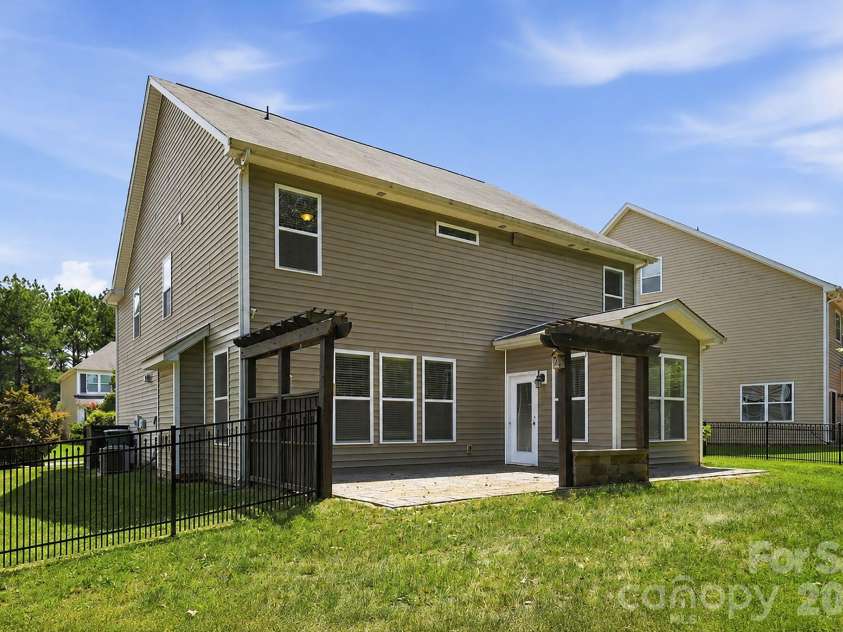 10817 Bere Island Drive, Charlotte, NC 28278.  MLS# CAR4410696, YatesRealty ID 46227. 