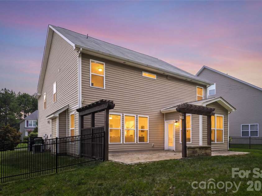 10817 Bere Island Drive, Charlotte, NC 28278.  MLS# CAR4410696, YatesRealty ID 46227. 