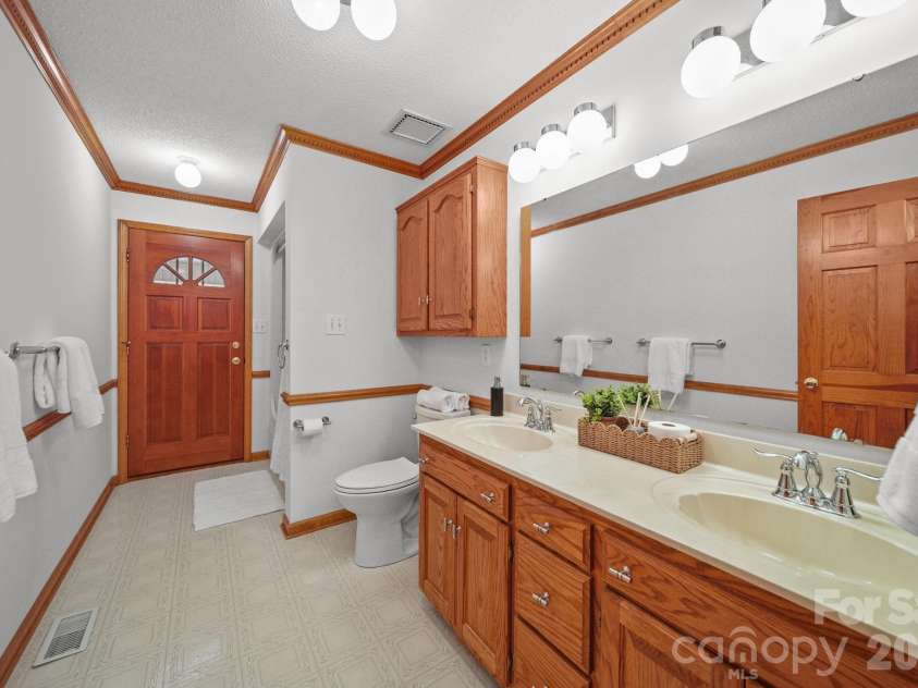 3008 Eaker Drive, Cherryville, NC 28021.  MLS# CAR4410929, YatesRealty ID 46228. Hall bath with tub/shower combo and dual vanity.