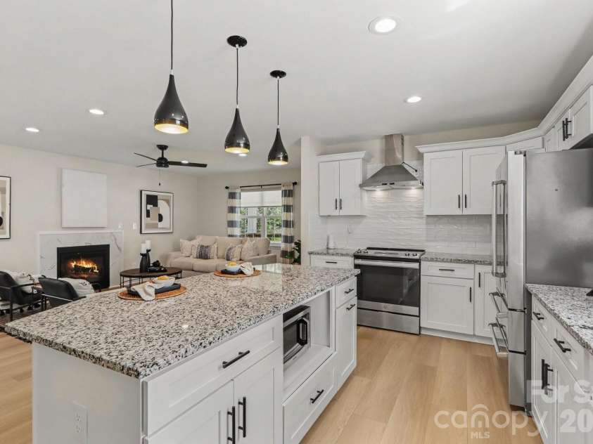 842 Belmont Avenue, Charlotte, NC 28205.  MLS# CAR4410963, YatesRealty ID 46229. 
