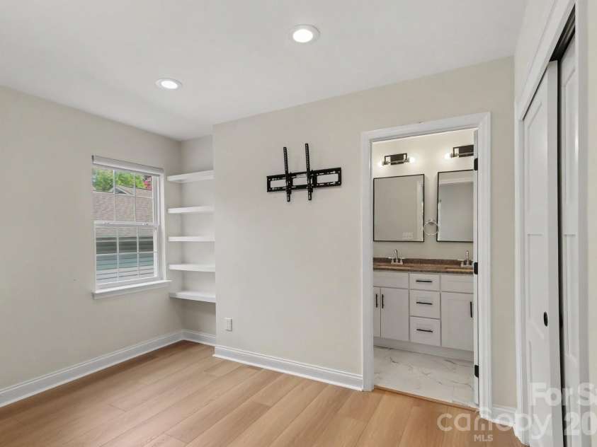 842 Belmont Avenue, Charlotte, NC 28205.  MLS# CAR4410963, YatesRealty ID 46229. 