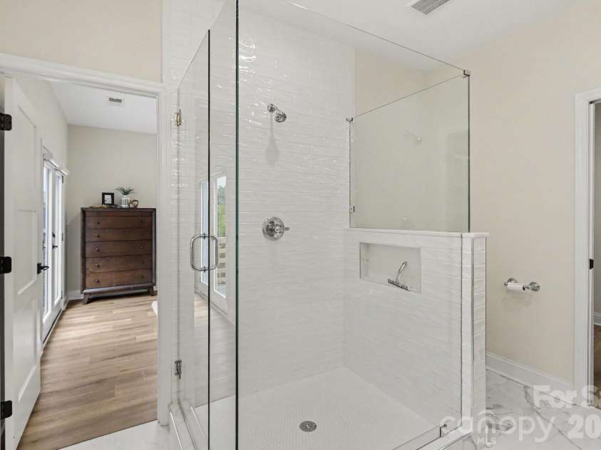 842 Belmont Avenue, Charlotte, NC 28205.  MLS# CAR4410963, YatesRealty ID 46229. 
