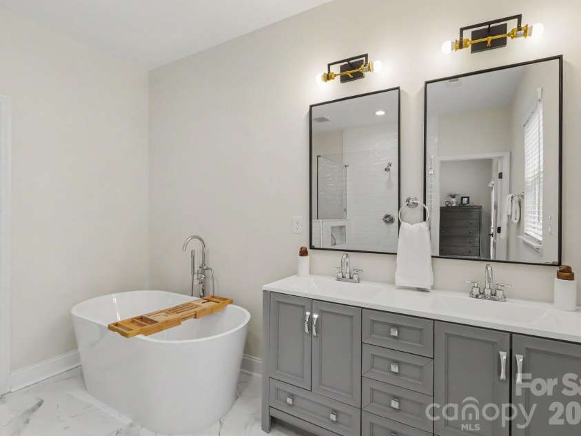 842 Belmont Avenue, Charlotte, NC 28205.  MLS# CAR4410963, YatesRealty ID 46229. 