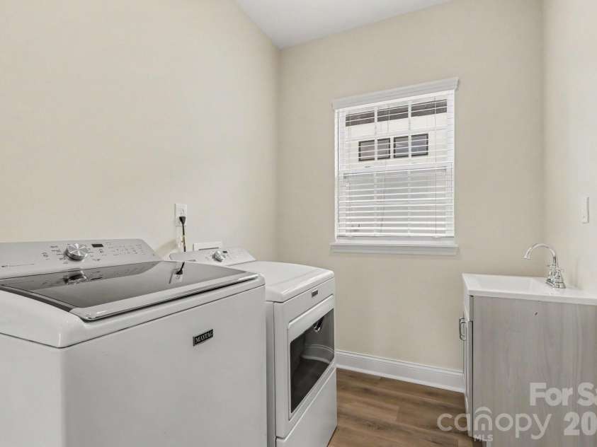 842 Belmont Avenue, Charlotte, NC 28205.  MLS# CAR4410963, YatesRealty ID 46229. 