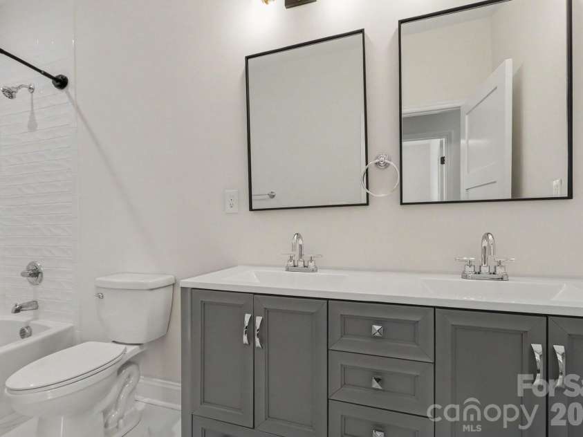 842 Belmont Avenue, Charlotte, NC 28205.  MLS# CAR4410963, YatesRealty ID 46229. 