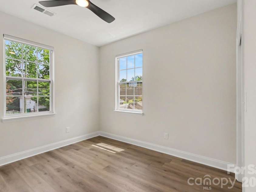 842 Belmont Avenue, Charlotte, NC 28205.  MLS# CAR4410963, YatesRealty ID 46229. 