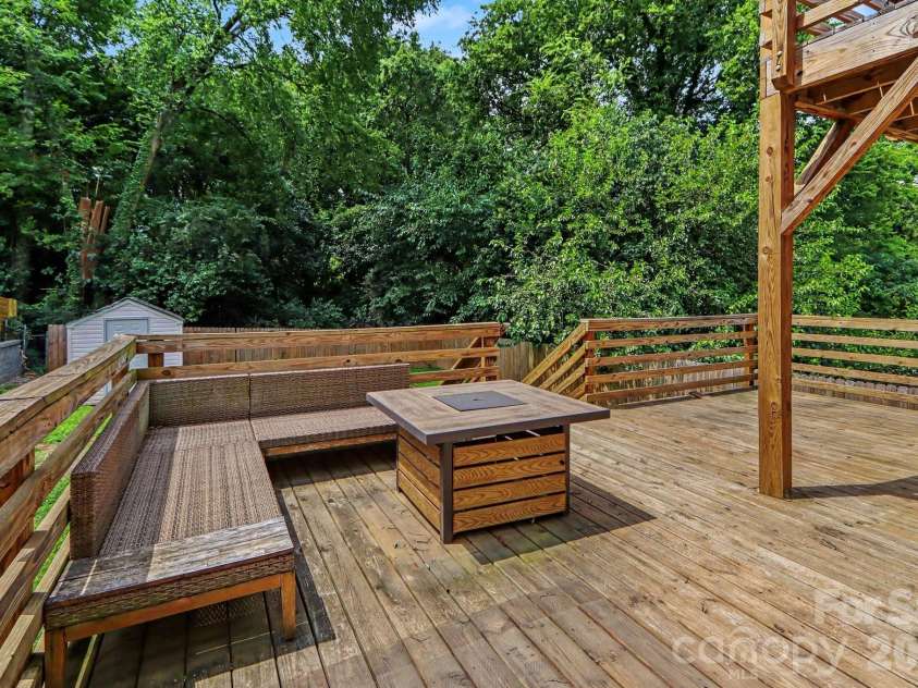 842 Belmont Avenue, Charlotte, NC 28205.  MLS# CAR4410963, YatesRealty ID 46229. 