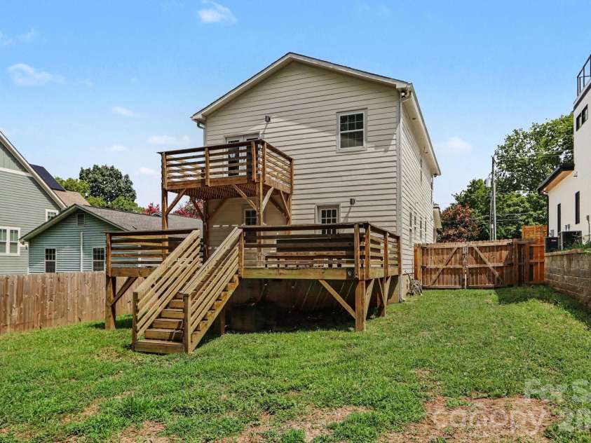 842 Belmont Avenue, Charlotte, NC 28205.  MLS# CAR4410963, YatesRealty ID 46229. 