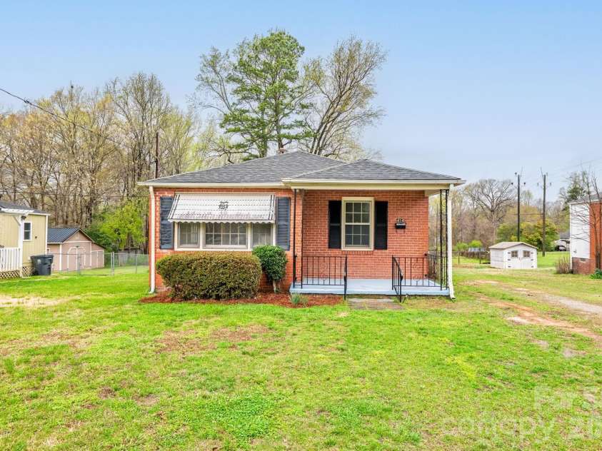 414 Ridge Street, Stanley, NC 28164.  MLS# CAR4359082, YatesRealty ID 4623. 