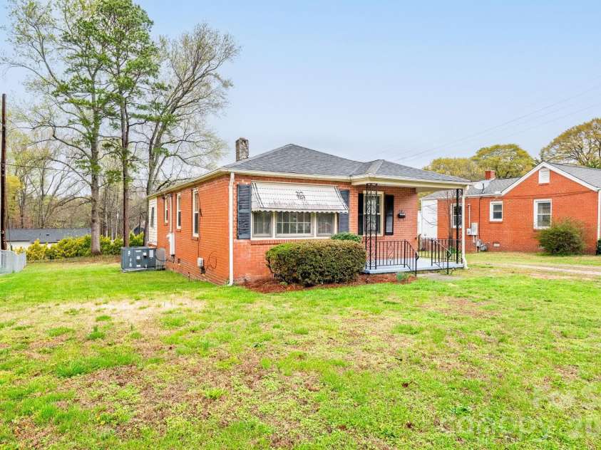 414 Ridge Street, Stanley, NC 28164.  MLS# CAR4359082, YatesRealty ID 4623. 