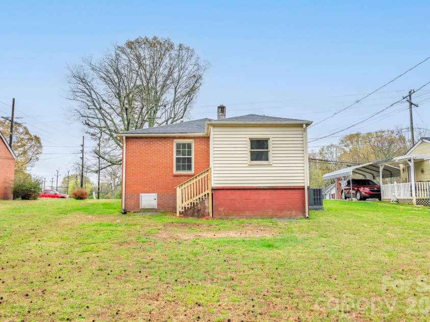 414 Ridge Street, Stanley, NC 28164.  MLS# CAR4359082, YatesRealty ID 4623. 