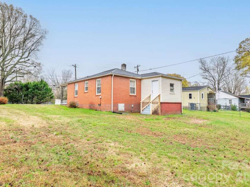 414 Ridge Street, Stanley, NC 28164.  MLS# CAR4359082, YatesRealty ID 4623. 