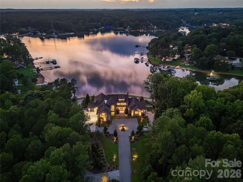 125 Quiet Waters Drive, Mooresville, NC 28117.  MLS# CAR4411417, YatesRealty ID 46231. 