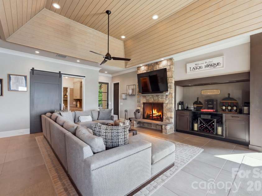 125 Quiet Waters Drive, Mooresville, NC 28117.  MLS# CAR4411417, YatesRealty ID 46231. 