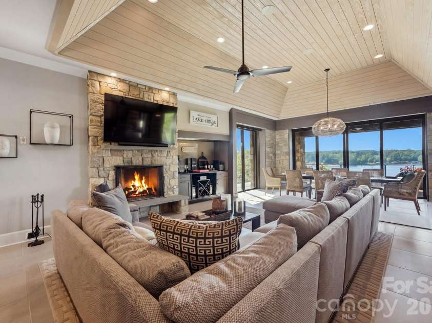125 Quiet Waters Drive, Mooresville, NC 28117.  MLS# CAR4411417, YatesRealty ID 46231. 