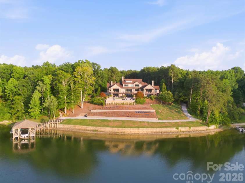 125 Quiet Waters Drive, Mooresville, NC 28117.  MLS# CAR4411417, YatesRealty ID 46231. 