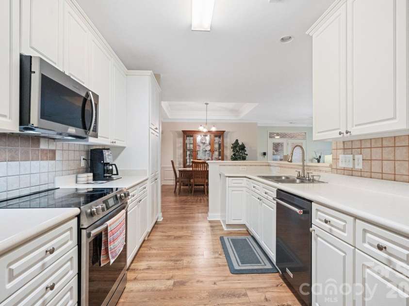 13323 Mint Lake Drive, Matthews, NC 28105.  MLS# CAR4413273, YatesRealty ID 46232. 