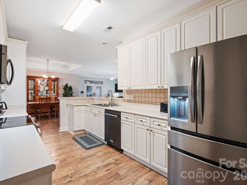 13323 Mint Lake Drive, Matthews, NC 28105.  MLS# CAR4413273, YatesRealty ID 46232. 