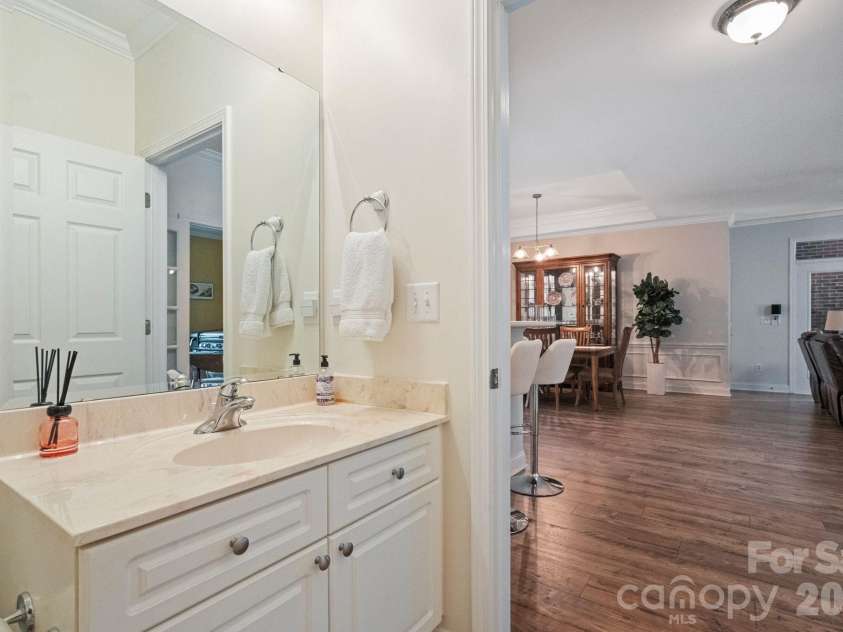 13323 Mint Lake Drive, Matthews, NC 28105.  MLS# CAR4413273, YatesRealty ID 46232. 