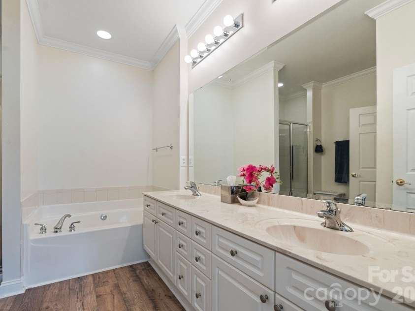 13323 Mint Lake Drive, Matthews, NC 28105.  MLS# CAR4413273, YatesRealty ID 46232. 