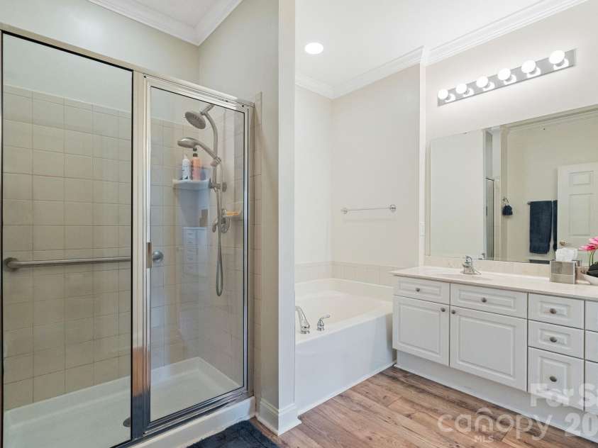13323 Mint Lake Drive, Matthews, NC 28105.  MLS# CAR4413273, YatesRealty ID 46232. 
