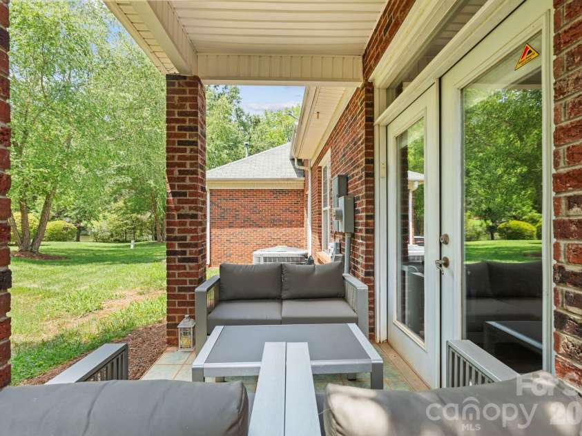 13323 Mint Lake Drive, Matthews, NC 28105.  MLS# CAR4413273, YatesRealty ID 46232. 