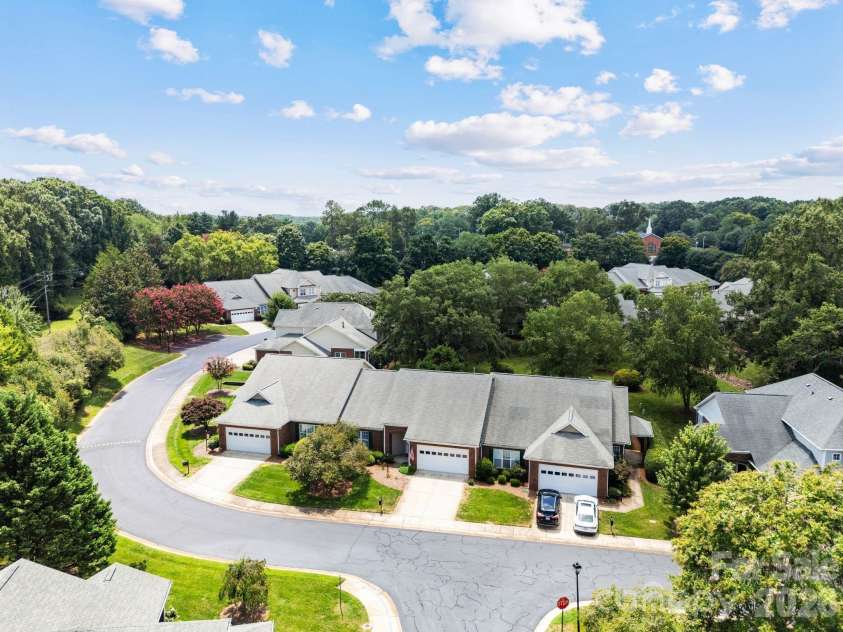 13323 Mint Lake Drive, Matthews, NC 28105.  MLS# CAR4413273, YatesRealty ID 46232. 