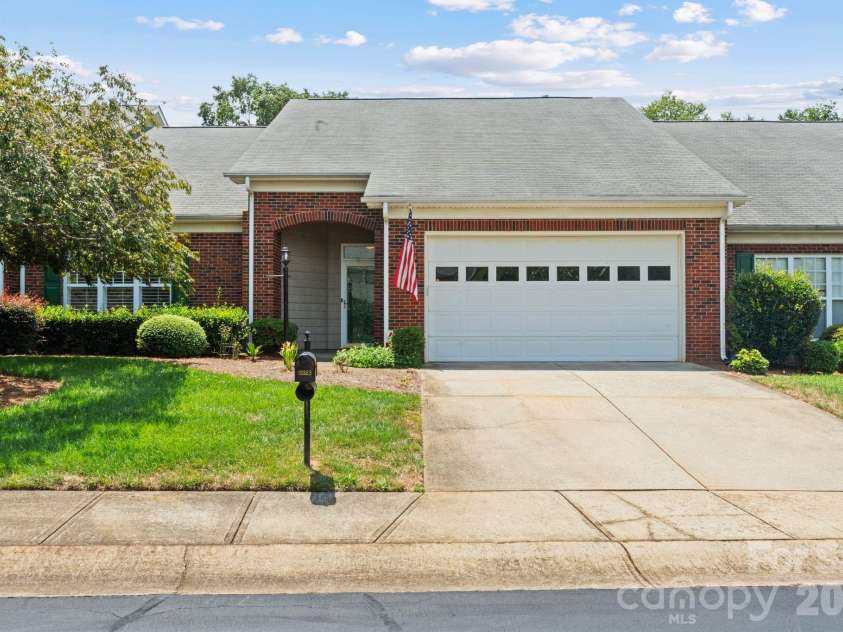 13323 Mint Lake Drive, Matthews, NC 28105.  MLS# CAR4413273, YatesRealty ID 46232. 