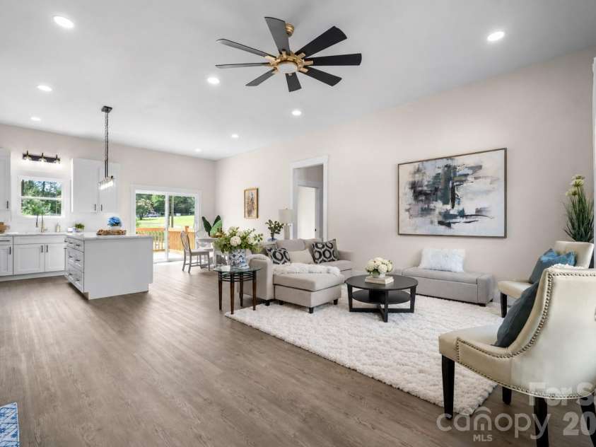 2237 Ashwood Street, Maiden, NC 28650.  MLS# CAR4413155, YatesRealty ID 46233. Spacious Open-concept w/Split-bedroom