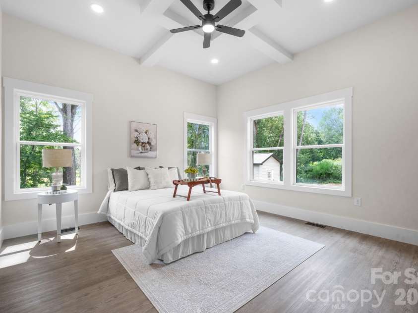 2237 Ashwood Street, Maiden, NC 28650.  MLS# CAR4413155, YatesRealty ID 46233. Spacious Primary En-suite